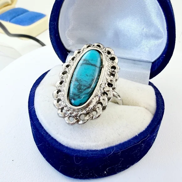 Vintage Southwest Style Silver Tone Ring with Blue Turquoise Glass Stone. - Picture 5 of 6
